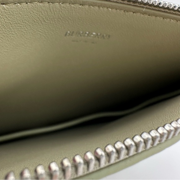 GIFTED Burberry Chess leather minibag - Picture 9 of 9